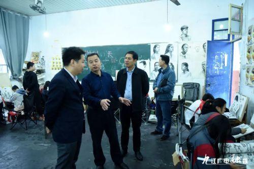 最新款名片,观点论述与时尚设计趋势解析