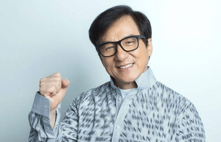 成龙最新新闻，时代巨星的影响力与地位不动摇