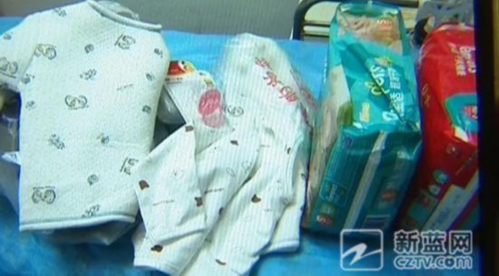 女婴护理探索,特色小店的别样风情与换尿布视频揭秘