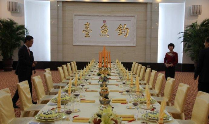 西湖音乐喷泉时间，友情与陪伴的温馨故事开启之际