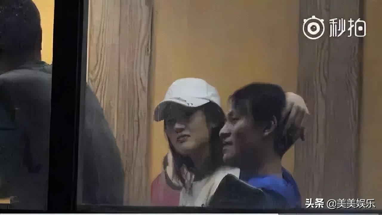 张艺兴与袁冰妍甜蜜互动曝光，最新消息引爆热议！